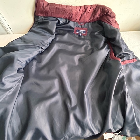 Izod Men's Maroon Puffer Quilted Vest - Picture 7 of 11